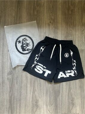 Size L | Black hellstar “STAR” shorts